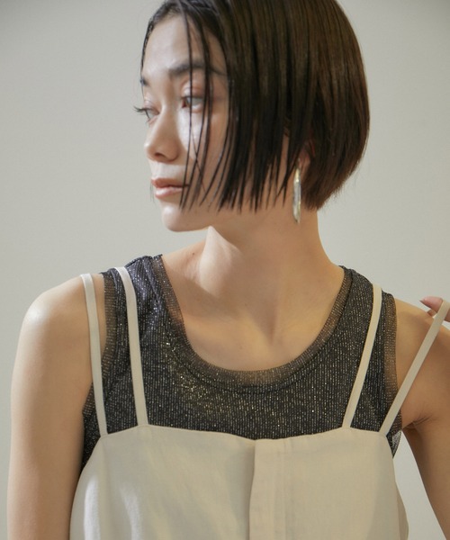 SALON adam et rope'(サロン アダム エ ロペ)の「【WEB限定】ラメチュールレイヤードリブタンクトップ(タンクトップ・レディース・オフホワイト/チャコールグレー/キャメル・FREE)」の3枚目の写真
