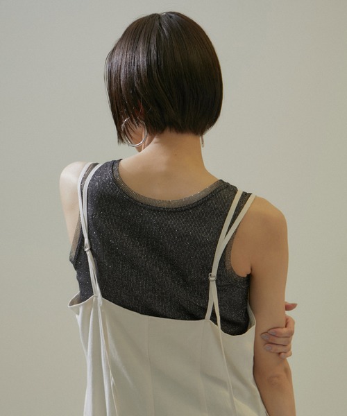 SALON adam et rope'(サロン アダム エ ロペ)の「【WEB限定】ラメチュールレイヤードリブタンクトップ(タンクトップ・レディース・オフホワイト/チャコールグレー/キャメル・FREE)」の6枚目の写真