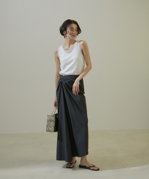 SALON adam et rope'(サロン アダム エ ロペ)の「【WEB限定】ラメチュールレイヤードリブタンクトップ(タンクトップ・レディース・オフホワイト/チャコールグレー/キャメル・FREE)」の5枚目の写真
