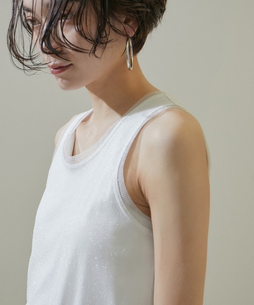 SALON adam et rope'(サロン アダム エ ロペ)の「【WEB限定】ラメチュールレイヤードリブタンクトップ(タンクトップ・レディース・オフホワイト/チャコールグレー/キャメル・FREE)」の4枚目の写真