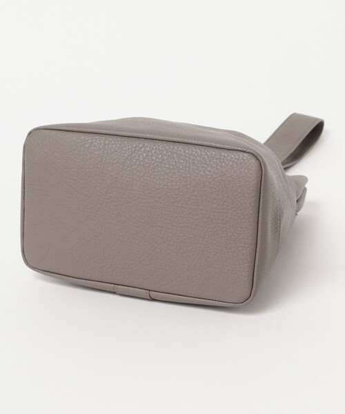 BRILLA per il gusto（ブリッラペルイルグースト）の「POLPETTA × Brilla per il gusto / 別注 シュリンクレザー 巾着バッグ（ハンドバッグ・メンズ・グレー系その他/ブラック・ONE SIZE）」の3枚目の写真