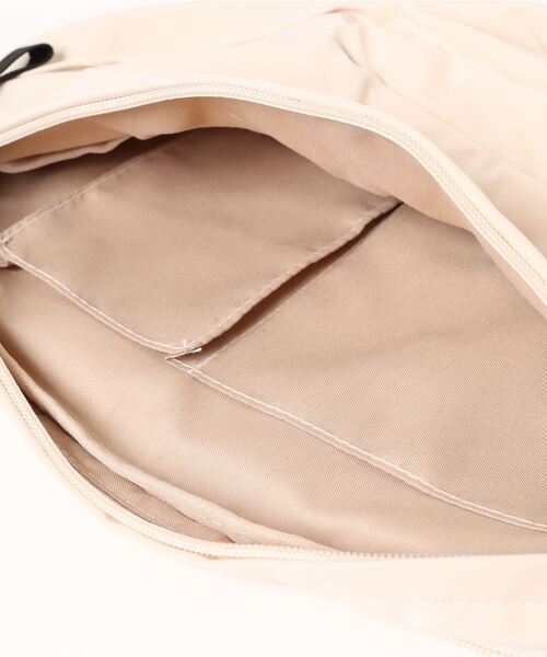 ALTROSE(アルトローズ)の「ALTROSE / ティムボディBAG / #250090(ボディバッグ/ウエストポーチ・レディース・グレー/カーキ/アイボリー/シルバー/ベージュ/ブラック・ONESIZE)」の13枚目の写真