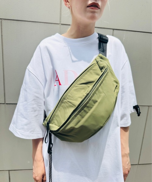 ALTROSE(アルトローズ)の「ALTROSE / ティムボディBAG / #250090(ボディバッグ/ウエストポーチ・レディース・グレー/カーキ/アイボリー/シルバー/ベージュ/ブラック・ONESIZE)」の22枚目の写真