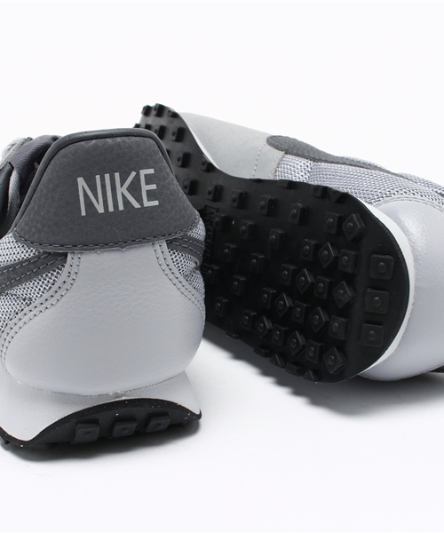 NIKE(ナイキ)の「NIKE プリモントリオールレーサーVNTG(スニーカー・レディース・ブラック/ベージュ/グレー・23cm/24cm/25cm)」の4枚目の写真