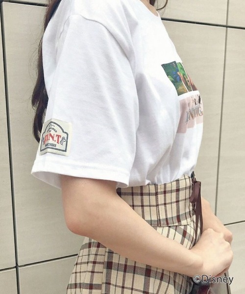 F i.n.t(フィント)の「フォトプリントT/ライオンキング/fint(Tシャツ/カットソー・レディース・オフホワイト・FREE)」の4枚目の写真
