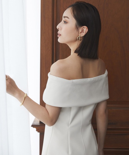 anuans（アニュアンス）の「オフショルコンシャスワンピース