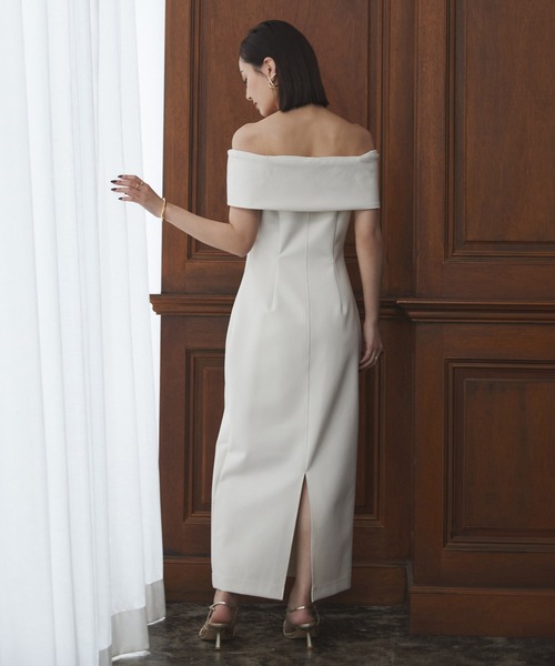 anuans（アニュアンス）の「オフショルコンシャスワンピース