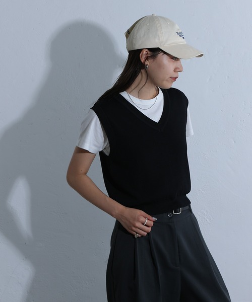 COLONY 2139（コロニートゥーワンスリーナイン）の「Vネックニットベスト（ベスト・レディース・モカ/グレー/ブラック・MEDIUM/SMALL）」の4枚目の写真