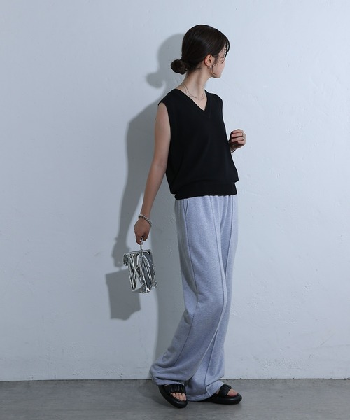 COLONY 2139（コロニートゥーワンスリーナイン）の「Vネックニットベスト（ベスト・レディース・モカ/グレー/ブラック・MEDIUM/SMALL）」の16枚目の写真