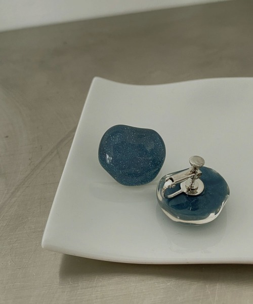 marjour(マージュール)の「GLITTER EARRING(イヤリング・レディース・ネイビー/シルバー・フリー)」の4枚目の写真