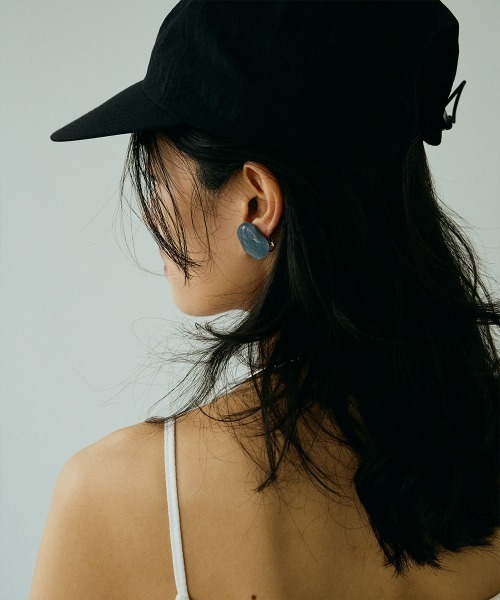 marjour(マージュール)の「GLITTER EARRING(イヤリング・レディース・ネイビー/シルバー・フリー)」の13枚目の写真