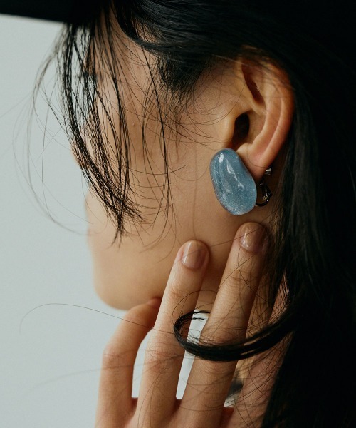 marjour(マージュール)の「GLITTER EARRING(イヤリング・レディース・ネイビー/シルバー・フリー)」の11枚目の写真