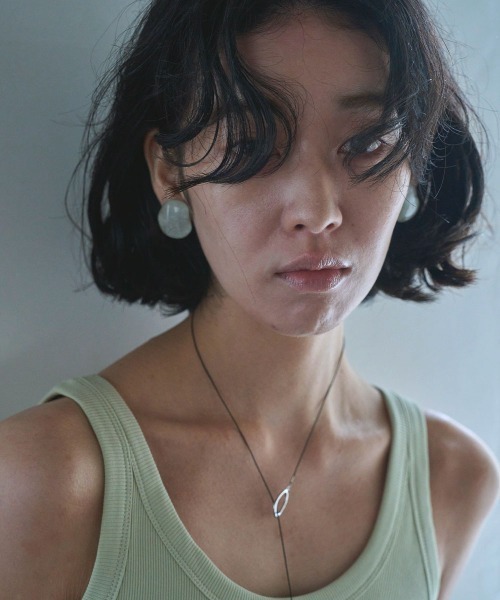 marjour(マージュール)の「GLITTER EARRING(イヤリング・レディース・ネイビー/シルバー・フリー)」の15枚目の写真