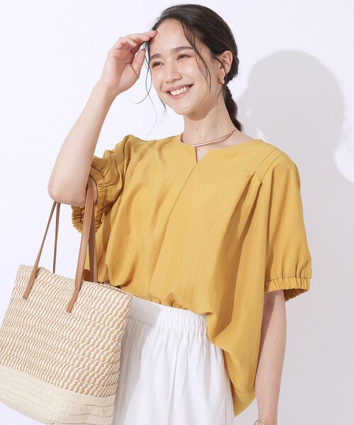 DRESKIP(ドレスキップ)の「◆【高レビュー/無理せずキレイ】女性らしさを引き立てる お袖たっぷりギャザー ドルマンブラウス(シャツ/ブラウス・レディース・ブラック/カーキ/イエロー系その他/ライトベージュ/ライトブルー・00)」の5枚目の写真