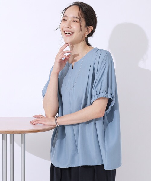 DRESKIP(ドレスキップ)の「◆【高レビュー/無理せずキレイ】女性らしさを引き立てる お袖たっぷりギャザー ドルマンブラウス(シャツ/ブラウス・レディース・ブラック/カーキ/イエロー系その他/ライトベージュ/ライトブルー・00)」の4枚目の写真