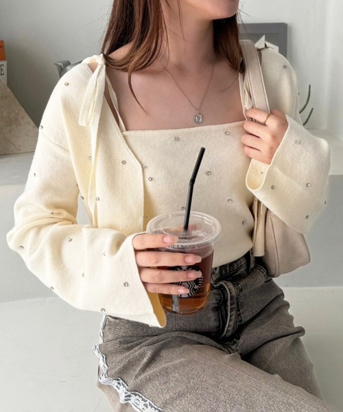 one after another NICE CLAUP（ワンアフターアナザーナイスクラップ）の「肩リボンビジューニットビスチェ【セットで着れるカーディガンあり】（キャミソール・レディース・レッド/ピンク/ブラック/アイボリー/杢グレー・FREE）」の6枚目の写真