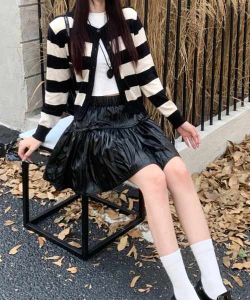 Sibra（シブラ）の「インナーパンツ付き　レザー風フロントリボンフレアミニスカート（スカート・レディース・ブラック/ワインレッド/キャメル/ダークブラウン・M）」の8枚目の写真