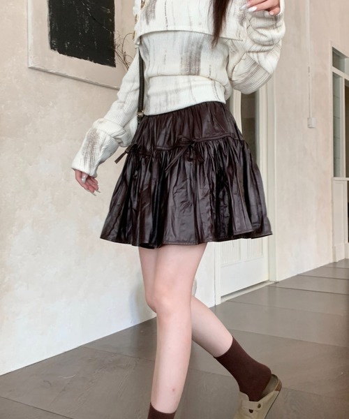 Sibra（シブラ）の「インナーパンツ付き　レザー風フロントリボンフレアミニスカート（スカート・レディース・ブラック/ワインレッド/キャメル/ダークブラウン・M）」の13枚目の写真