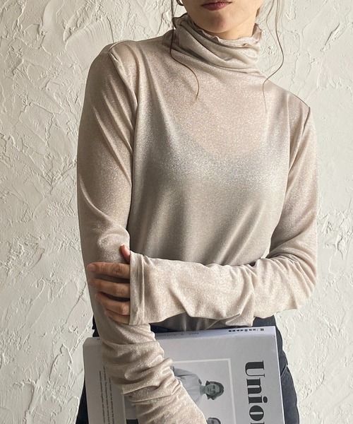 She's Closet(シーズクローゼット)の「メロウフリルハイネック長袖グリッターラメトップス/ロングTシャツカットソー(Tシャツ/カットソー・レディース・ライトベージュ/ブラック×シルバー/ブラック×ゴールド・FREE)」の3枚目の写真