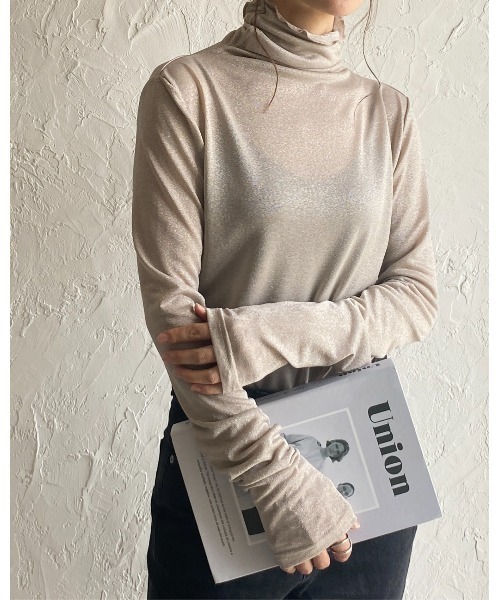 She's Closet(シーズクローゼット)の「メロウフリルハイネック長袖グリッターラメトップス/ロングTシャツカットソー(Tシャツ/カットソー・レディース・ライトベージュ/ブラック×シルバー/ブラック×ゴールド・FREE)」の21枚目の写真