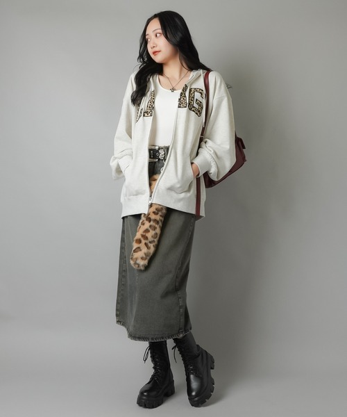 SPINNS(スピンズ)の「オーバーサイズジップパーカー LAGロゴ / カレッジロゴ(パーカー・レディース・杢グレー/ブラック/スミクロ/ネイビー/オフホワイト/オートミール/グレー系その他・ONESIZE)」の16枚目の写真