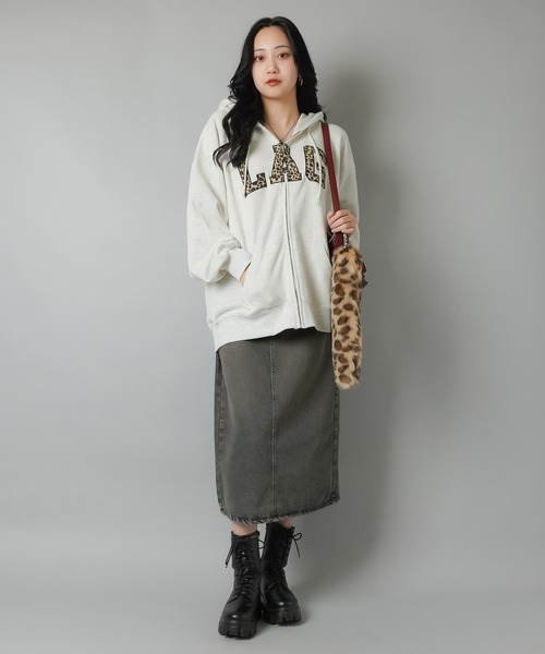 SPINNS(スピンズ)の「オーバーサイズジップパーカー LAGロゴ / カレッジロゴ(パーカー・レディース・杢グレー/ブラック/スミクロ/ネイビー/オフホワイト/オートミール/グレー系その他・ONESIZE)」の17枚目の写真