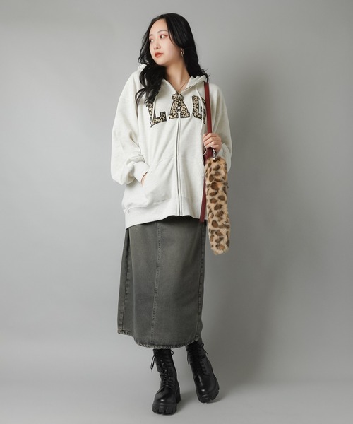 SPINNS(スピンズ)の「オーバーサイズジップパーカー LAGロゴ / カレッジロゴ(パーカー・レディース・杢グレー/ブラック/スミクロ/ネイビー/オフホワイト/オートミール/グレー系その他・ONESIZE)」の8枚目の写真