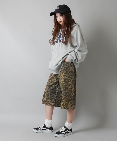 SPINNS(スピンズ)の「オーバーサイズジップパーカー LAGロゴ / カレッジロゴ(パーカー・レディース・杢グレー/ブラック/スミクロ/ネイビー/オフホワイト/オートミール/グレー系その他・ONESIZE)」の22枚目の写真