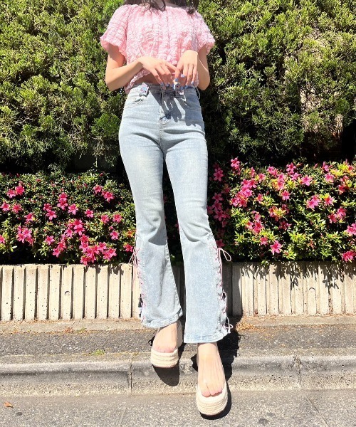 MORE self LOVE(モアセルフラブ)の「サイドレースアップデニム(デニムパンツ・レディース・ブルー・X-LARGE/LARGE/MEDIUM/SMALL)」の6枚目の写真