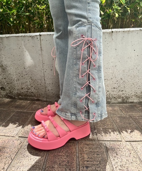 MORE self LOVE(モアセルフラブ)の「サイドレースアップデニム(デニムパンツ・レディース・ブルー・X-LARGE/LARGE/MEDIUM/SMALL)」の9枚目の写真