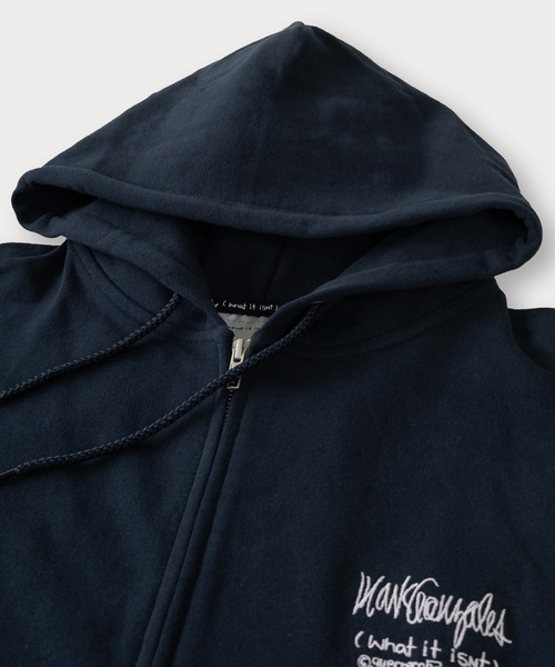 (What it isNt)ART BY MARKGONZALES(ワットイットイズント)の「【(What it isNt) ART BY MARK GONZALES/ワットイットイズント マークゴンザレス】ワンポイント刺繍 バックプリント フルジップ フーディー USAコットン使用(パーカー・メンズ・ブラック/グレー/オフホワイト/ネイビー・M/L/XL)」の8枚目の写真