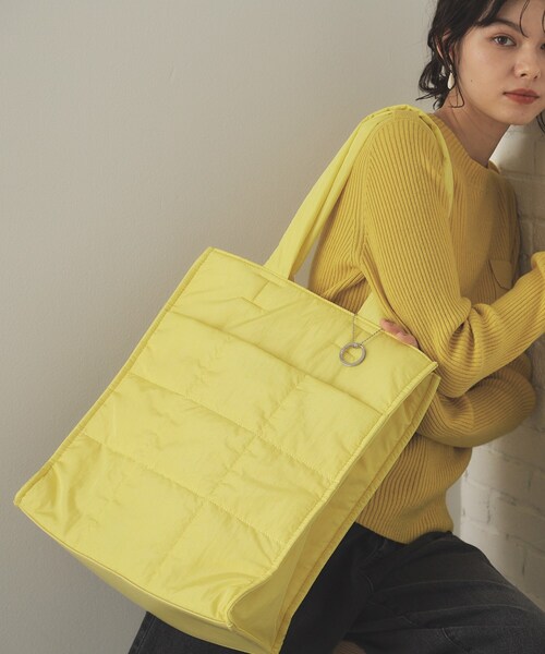 OPAQUE.CLIP（オペークドットクリップ）の「◆【10色展開/軽量/A4サイズ対応/多ポケット】大容量マチ付きトートバッグ（トートバッグ・レディース・ブラック/ベビーピンク/ライトブルー/イエロー系その他7/ライトオレンジ系1/グレー/ライトパープル/ホワイト系8/レッド系9/グリーン系その他5・00）」の7枚目の写真