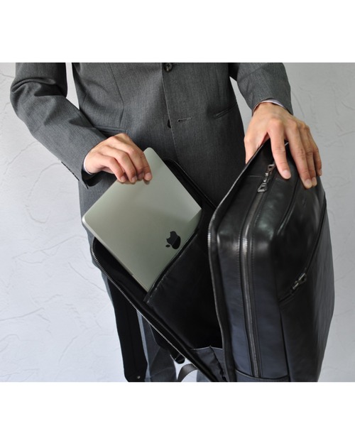 SEEKER（シーカー）の「【NOBLE】オイルレザー スクエアバックパック SKB-NB05（バックパック/リュック・メンズ・キャメル/グリーン/ブラック/ワイン/ネイビー・FREE）」の11枚目の写真