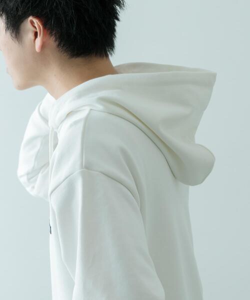 ITEMS URBANRESEARCH（アイテムズ アーバンリサーチ）の「『XLサイズあり』シリコーンワッペン スウェット プルオーバーパーカー（パーカー・メンズ・オフホワイト/ブラック/ブルー系その他・X-LARGE/MEDIUM/LARGE）」の4枚目の写真