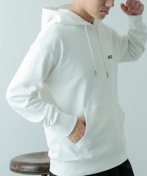 ITEMS URBANRESEARCH（アイテムズ アーバンリサーチ）の「『XLサイズあり』シリコーンワッペン スウェット プルオーバーパーカー（パーカー・メンズ・オフホワイト/ブラック/ブルー系その他・X-LARGE/MEDIUM/LARGE）」の5枚目の写真