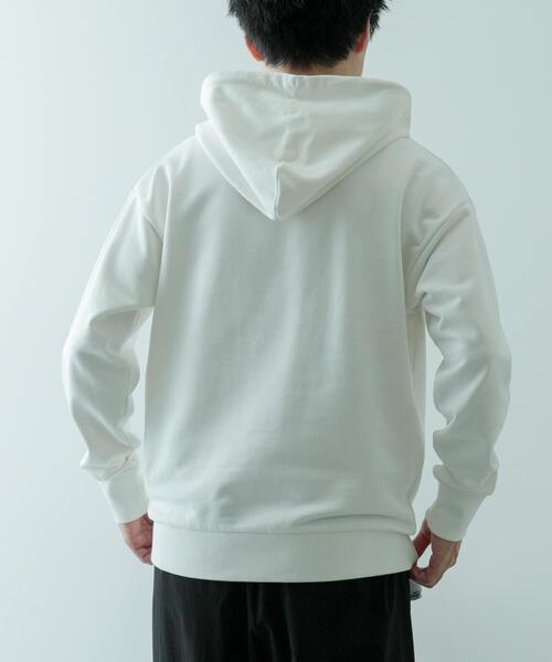 ITEMS URBANRESEARCH（アイテムズ アーバンリサーチ）の「『XLサイズあり』シリコーンワッペン スウェット プルオーバーパーカー（パーカー・メンズ・オフホワイト/ブラック/ブルー系その他・X-LARGE/MEDIUM/LARGE）」の7枚目の写真