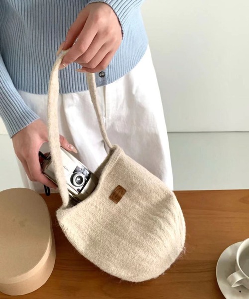 LA VORAGINE（ラ ヴォラジネ）の「ニットハンドバッグ（ハンドバッグ・レディース・ブラック/ブラウン/グレー/グリーン/アイボリー/ネイビー/ピンク/レッド・FREE）」の11枚目の写真