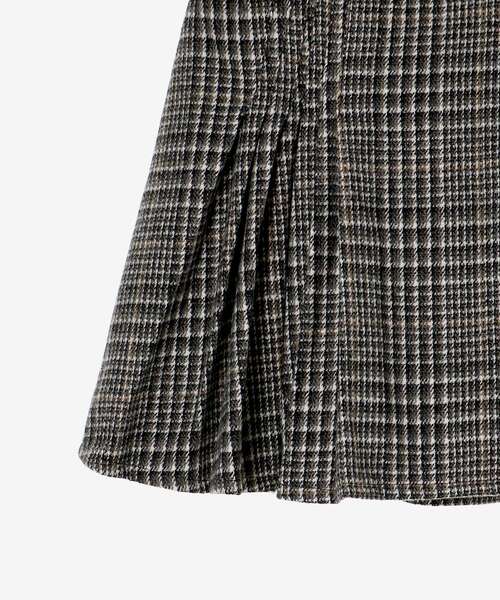 MAJESTIC LEGON（マジェスティックレゴン）の「サイドベルトプリーツミニスカパン（スカート・レディース・ベージュ/グレー系その他/ブラック系その他・MEDIUM）」の6枚目の写真