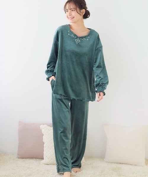 腹巻き付きスター刺繍ベロアパジャマ（ルームウェア/パジャマ