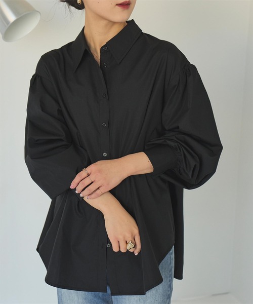 titivate(ティティベイト)の「バックシャーリングシャツ(シャツ/ブラウス・レディース・ブラック/ブルー/オフホワイト・S/M/L)」の2枚目の写真