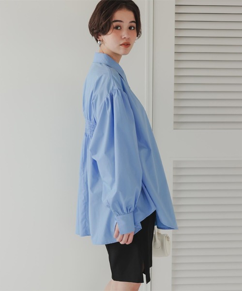 titivate(ティティベイト)の「バックシャーリングシャツ(シャツ/ブラウス・レディース・ブラック/ブルー/オフホワイト・S/M/L)」の19枚目の写真