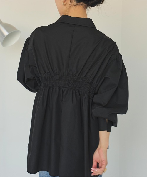 titivate(ティティベイト)の「バックシャーリングシャツ(シャツ/ブラウス・レディース・ブラック/ブルー/オフホワイト・S/M/L)」の9枚目の写真