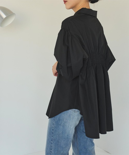 titivate(ティティベイト)の「バックシャーリングシャツ(シャツ/ブラウス・レディース・ブラック/ブルー/オフホワイト・S/M/L)」の11枚目の写真