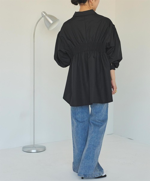titivate(ティティベイト)の「バックシャーリングシャツ(シャツ/ブラウス・レディース・ブラック/ブルー/オフホワイト・S/M/L)」の10枚目の写真