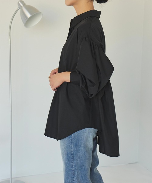 titivate(ティティベイト)の「バックシャーリングシャツ(シャツ/ブラウス・レディース・ブラック/ブルー/オフホワイト・S/M/L)」の13枚目の写真