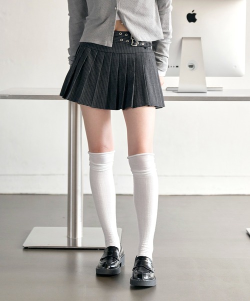 UNE MANSION(ユヌマンション)の「【S~L・3サイズ展開】【低身長・高身長】【UNE ORIGINAL】ダブルベルトローライズウエストプリーツミニスカート(スカート・レディース・グレー/ブラック/グレー系その他・SMALL/MEDIUM/LARGE)」の12枚目の写真