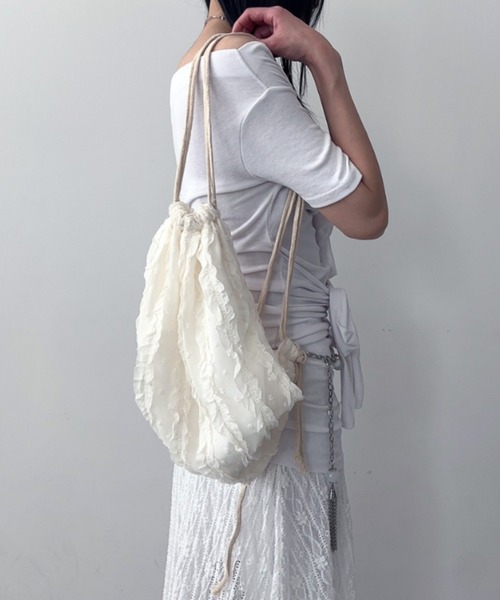 LAC-VERT（ラック・ヴェール）の「ガーリーフリルナップサック（バックパック/リュック・レディース・ピンク/アイボリー・FREE）」の3枚目の写真