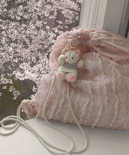 LAC-VERT（ラック・ヴェール）の「ガーリーフリルナップサック（バックパック/リュック・レディース・ピンク/アイボリー・FREE）」の13枚目の写真