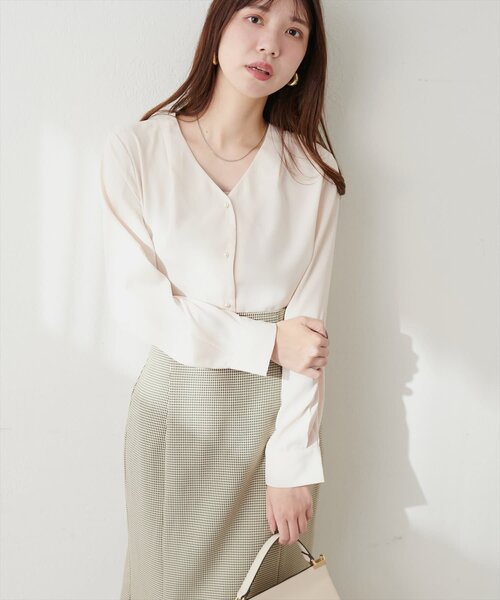 natural couture(ナチュラルクチュール)の「【WEB限定】プチプラちびパールとろみブラウス(シャツ/ブラウス・レディース・アイボリー/ドット/チャコールグレー/サックスブルー/ピンクベージュ/グレイッシュベージュ・FREE)」の14枚目の写真