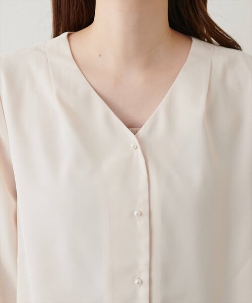 natural couture(ナチュラルクチュール)の「【WEB限定】プチプラちびパールとろみブラウス(シャツ/ブラウス・レディース・アイボリー/ドット/チャコールグレー/サックスブルー/ピンクベージュ/グレイッシュベージュ・FREE)」の16枚目の写真